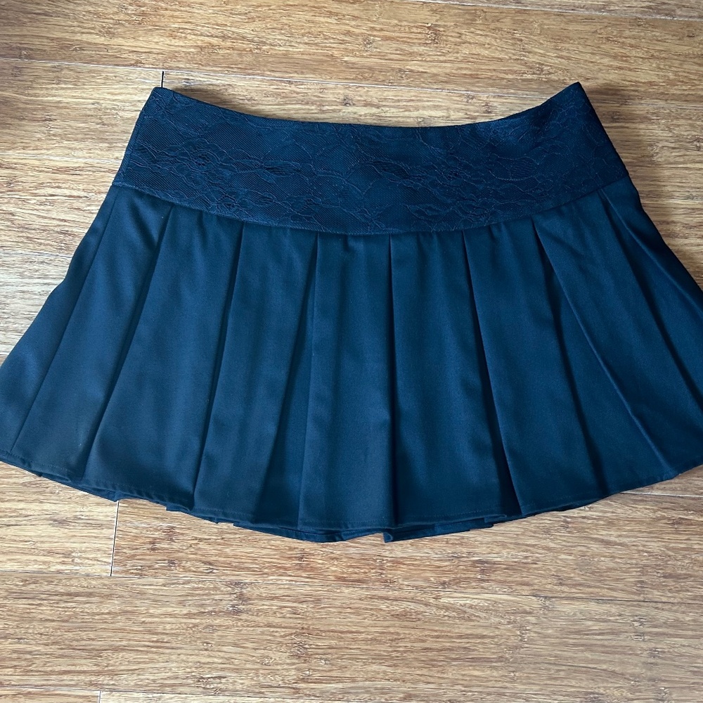 Bebe Black Lace Waist Pleated Mini Skirt, Size 8 - Picture 7 of 16